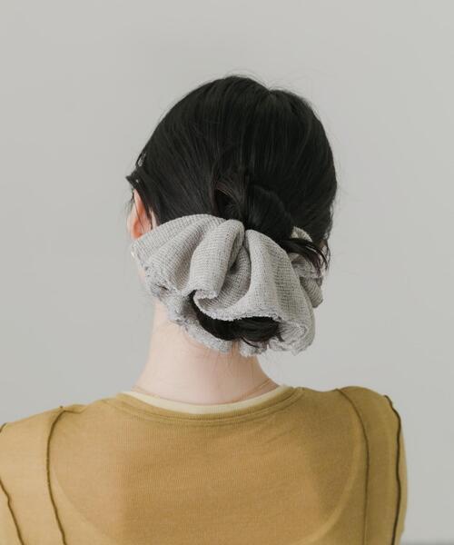 SMELLY（スメリー）の「ニットボリュームシュシュ（シュシュ・レディース・ライトグレー・-）」の6枚目の写真