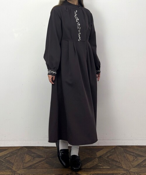 NICOLE CLUB（ニコル　クラブ）の「オリエンタル刺繍ワンピース（ワンピース・レディース・ブラウン/ネイビー/サックスブルー・M）」の20枚目の写真