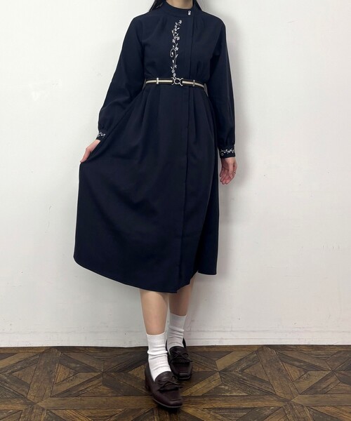 NICOLE CLUB（ニコル　クラブ）の「オリエンタル刺繍ワンピース（ワンピース・レディース・ブラウン/ネイビー/サックスブルー・M）」の5枚目の写真