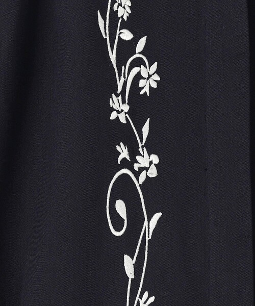 NICOLE CLUB（ニコル　クラブ）の「オリエンタル刺繍ワンピース（ワンピース・レディース・ブラウン/ネイビー/サックスブルー・M）」の18枚目の写真