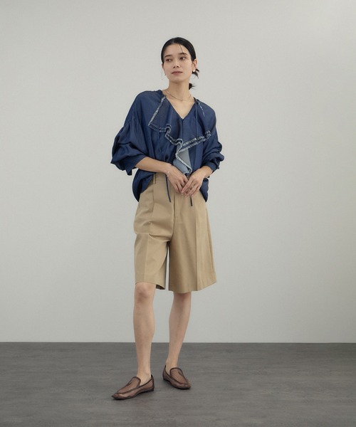 SALON adam et rope'（サロン アダム エ ロペ）の「デニムライクラッフルフリルブラウス（シャツ/ブラウス・レディース・オフホワイト/サックスブルー/ブルー系その他4・FREE）」の11枚目の写真