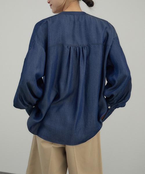 SALON adam et rope'（サロン アダム エ ロペ）の「デニムライクラッフルフリルブラウス（シャツ/ブラウス・レディース・オフホワイト/サックスブルー/ブルー系その他4・FREE）」の13枚目の写真