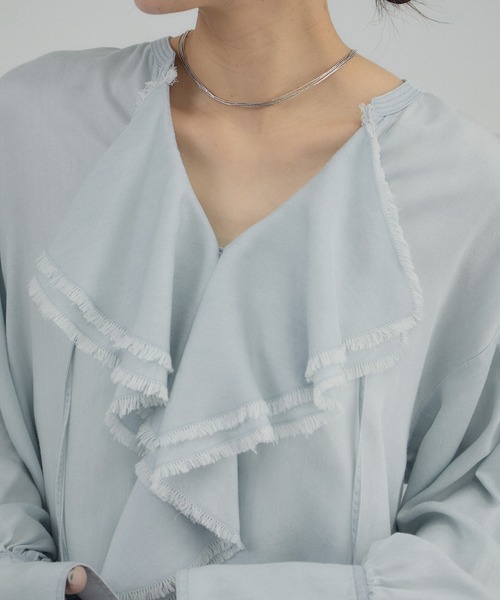 SALON adam et rope'（サロン アダム エ ロペ）の「デニムライクラッフルフリルブラウス（シャツ/ブラウス・レディース・オフホワイト/サックスブルー/ブルー系その他4・FREE）」の18枚目の写真