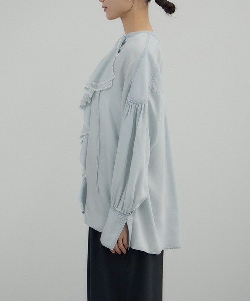 SALON adam et rope'（サロン アダム エ ロペ）の「デニムライクラッフルフリルブラウス（シャツ/ブラウス・レディース・オフホワイト/サックスブルー/ブルー系その他4・FREE）」の20枚目の写真