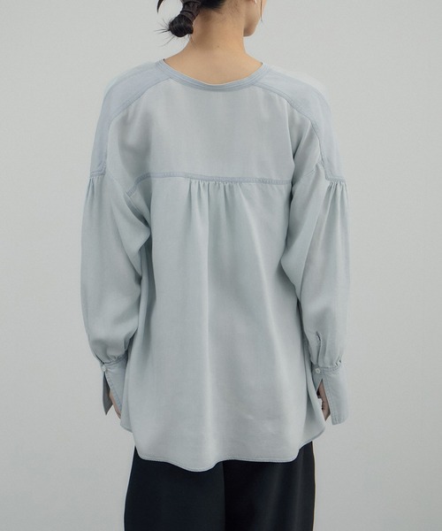 SALON adam et rope'（サロン アダム エ ロペ）の「デニムライクラッフルフリルブラウス（シャツ/ブラウス・レディース・オフホワイト/サックスブルー/ブルー系その他4・FREE）」の21枚目の写真