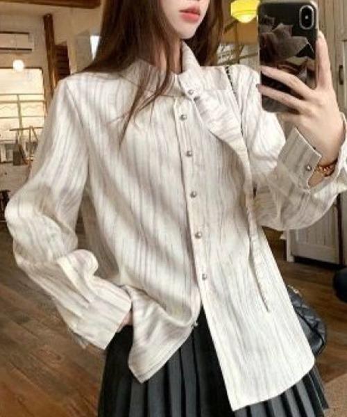 Flugge(フラッジー)の「ニュアンス柄長袖シャツ(シャツ/ブラウス・レディース・アイボリー・LARGE/MEDIUM)」の9枚目の写真