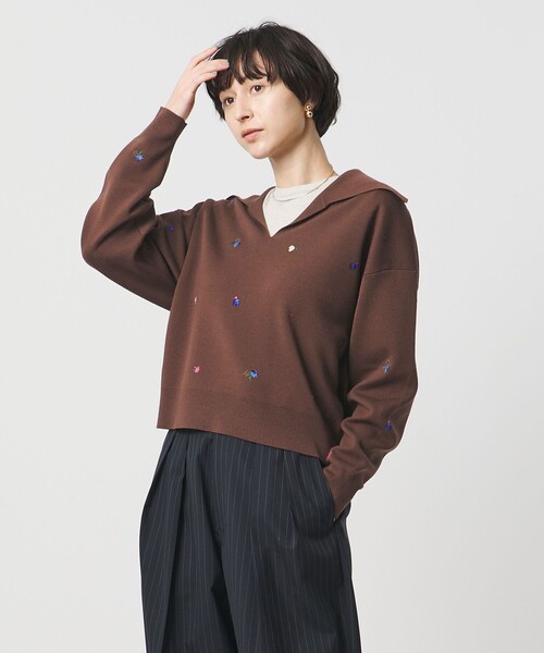 UNITED ARROWS（ユナイテッドアローズ）の「フラワー エンブロイダリー スキッパーニット（ニット/セーター・レディース・ダークグレー/ライム/ダークブラウン/ネイビー・FREE）」の2枚目の写真