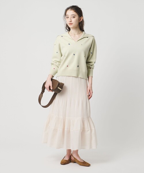 UNITED ARROWS（ユナイテッドアローズ）の「フラワー エンブロイダリー スキッパーニット（ニット/セーター・レディース・ダークグレー/ライム/ダークブラウン/ネイビー・FREE）」の6枚目の写真