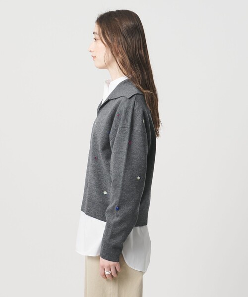 UNITED ARROWS（ユナイテッドアローズ）の「フラワー エンブロイダリー スキッパーニット（ニット/セーター・レディース・ダークグレー/ライム/ダークブラウン/ネイビー・FREE）」の13枚目の写真