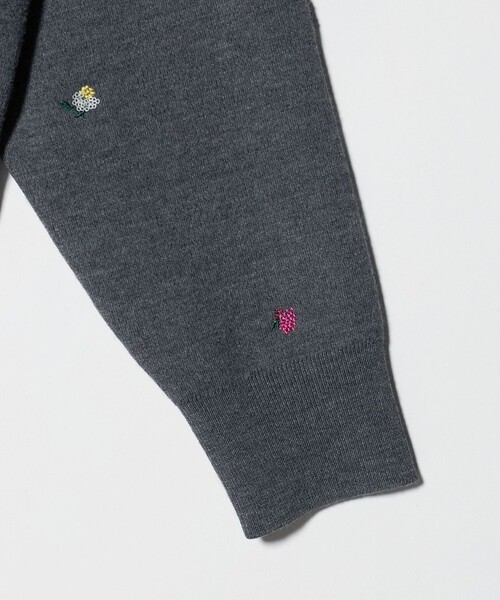 UNITED ARROWS（ユナイテッドアローズ）の「フラワー エンブロイダリー スキッパーニット（ニット/セーター・レディース・ダークグレー/ライム/ダークブラウン/ネイビー・FREE）」の18枚目の写真