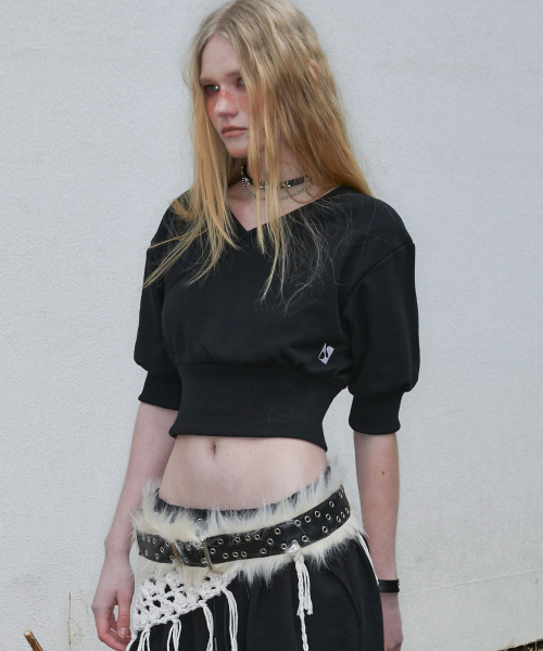 NOT KNOWING（ノットノーイング）の「Crossed Crop Sweatshirt (BLACK)（Tシャツ/カットソー・レディース・その他・FREE）」の2枚目の写真