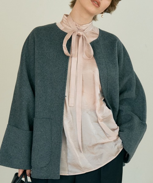 DESIGNWORKS(デザインワークス)の「【BEAUVET/ボーヴェット】キュプラシルクボウタイブラウス(シャツ/ブラウス・レディース・ブラック・1)」の2枚目の写真