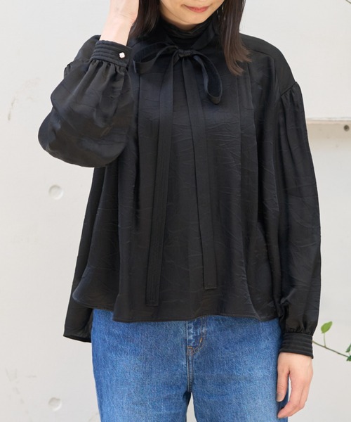 DESIGNWORKS(デザインワークス)の「【BEAUVET/ボーヴェット】キュプラシルクボウタイブラウス(シャツ/ブラウス・レディース・ブラック・1)」の4枚目の写真