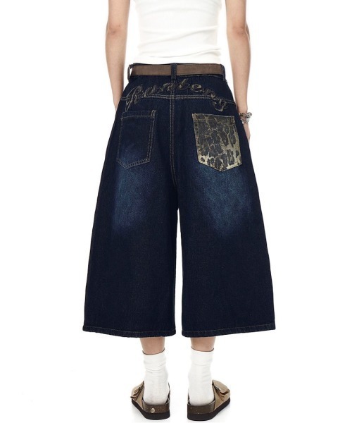 SHEENA(シーナ)の「バックレオパード柄ロゴワイドデニムハーフパンツ(デニムパンツ・レディース・ダークブルー・S/M/L)」の4枚目の写真