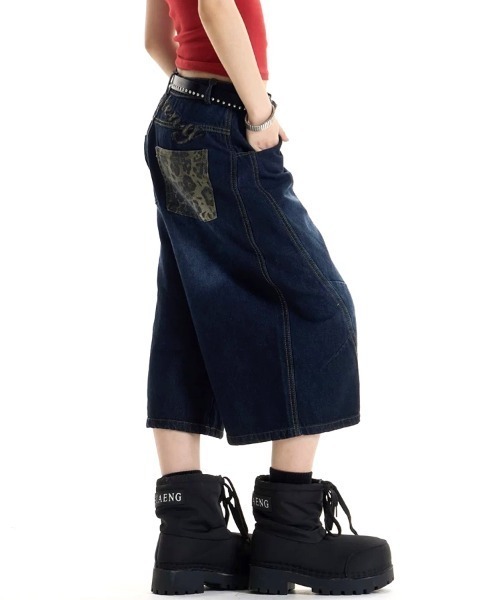 SHEENA(シーナ)の「バックレオパード柄ロゴワイドデニムハーフパンツ(デニムパンツ・レディース・ダークブルー・S/M/L)」の11枚目の写真