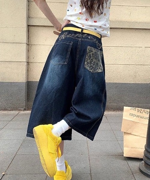 SHEENA(シーナ)の「バックレオパード柄ロゴワイドデニムハーフパンツ(デニムパンツ・レディース・ダークブルー・S/M/L)」の21枚目の写真