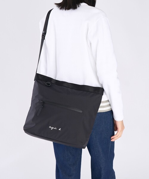 agnes b.(アニエスベー)の「ナイロン ラージ ショルダーバッグ "Fred" ABH02-02(ショルダーバッグ・メンズ・ブラック・FREE)」の8枚目の写真