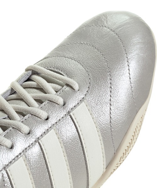 adidas（アディダス）の「アディダス adidas グランドコート ロー（スニーカー・レディース・シルバー・23.0cm/23.5cm/24.0cm/24.5cm/25.0cm）」の5枚目の写真