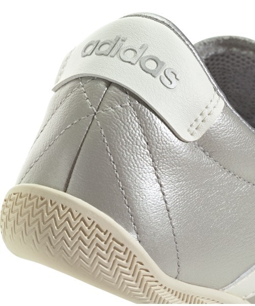 adidas（アディダス）の「アディダス adidas グランドコート ロー（スニーカー・レディース・シルバー・23.0cm/23.5cm/24.0cm/24.5cm/25.0cm）」の6枚目の写真