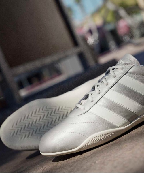 adidas（アディダス）の「アディダス adidas グランドコート ロー（スニーカー・レディース・シルバー・23.0cm/23.5cm/24.0cm/24.5cm/25.0cm）」の11枚目の写真
