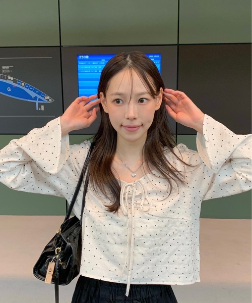 FREE'S MART（フリーズマート）の「◆フロントギャザーネックリボン付きブラウス（シャツ/ブラウス・レディース・ブルー/ブラック系その他/ホワイト系その他/ホワイト・FREE）」の5枚目の写真