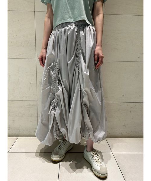 emmi(エミ)の「ドロストバルーンスカート/撥水(スカート・レディース・イエロー/ライトグレー/ホワイト/ブラック/ライトブルー・1/0)」の3枚目の写真