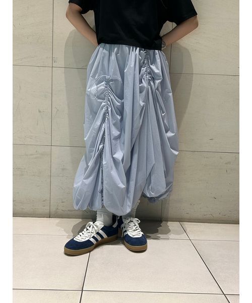 emmi(エミ)の「ドロストバルーンスカート/撥水(スカート・レディース・イエロー/ライトグレー/ホワイト/ブラック/ライトブルー・1/0)」の4枚目の写真