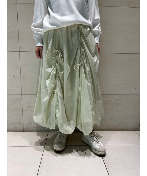 emmi(エミ)の「ドロストバルーンスカート/撥水(スカート・レディース・イエロー/ライトグレー/ホワイト/ブラック/ライトブルー・1/0)」の7枚目の写真