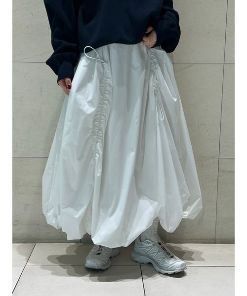 emmi(エミ)の「ドロストバルーンスカート/撥水(スカート・レディース・イエロー/ライトグレー/ホワイト/ブラック/ライトブルー・1/0)」の9枚目の写真