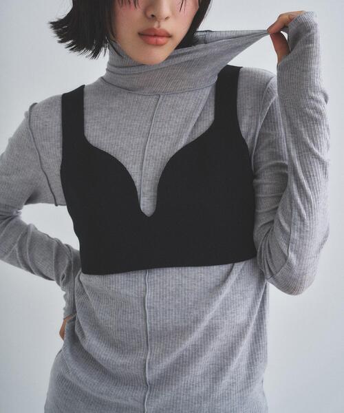 CODE A（コードエー）の「edge-fit ribbed turtleneck（Tシャツ/カットソー・レディース・ライトグレー/ホワイト/ライトブルー・00）」の2枚目の写真
