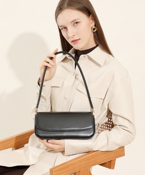 NiiNa(ニーナ)の「【 NiiNa / ニーナ 】高品質レザーミニフラップショルダーバッグ(ショルダーバッグ・レディース・ブラウン/レッド/ブラック・FREE)」の2枚目の写真