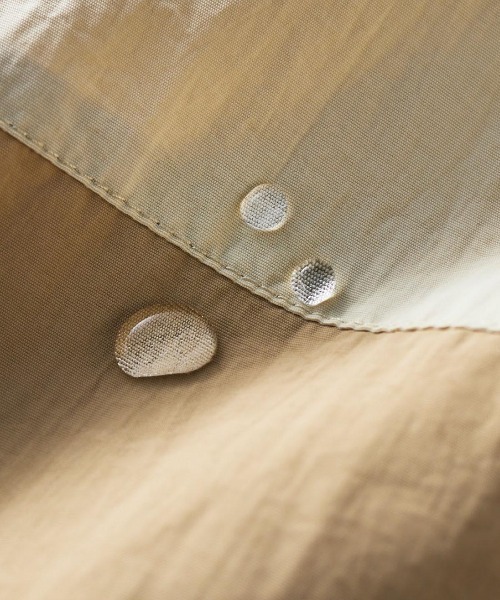 IEDIT(イディット)の「IEDIT WOODSコラボ カットソー裏地付きで長く楽しめる 撥水(はっすい)バイカラーマウンテンパーカー〈アイボリー×ベージュ〉(マウンテンパーカー・レディース・ベージュ系その他・S/M/L/4L/3L/LL)」の6枚目の写真