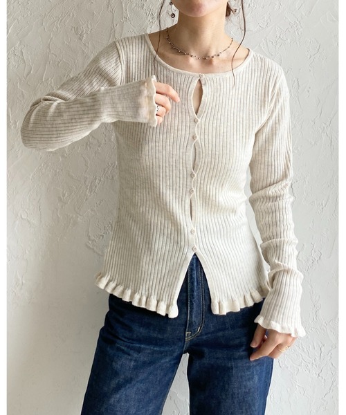 She's Closet(シーズクローゼット)の「ショート丈長袖 フロントホール ボタンデザイン フリルリブニットカーディガン(カーディガン/ボレロ・レディース・ブラック/アイボリー・FREE)」の16枚目の写真