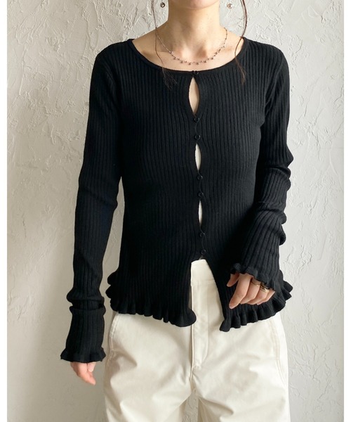 She's Closet(シーズクローゼット)の「ショート丈長袖 フロントホール ボタンデザイン フリルリブニットカーディガン(カーディガン/ボレロ・レディース・ブラック/アイボリー・FREE)」の20枚目の写真