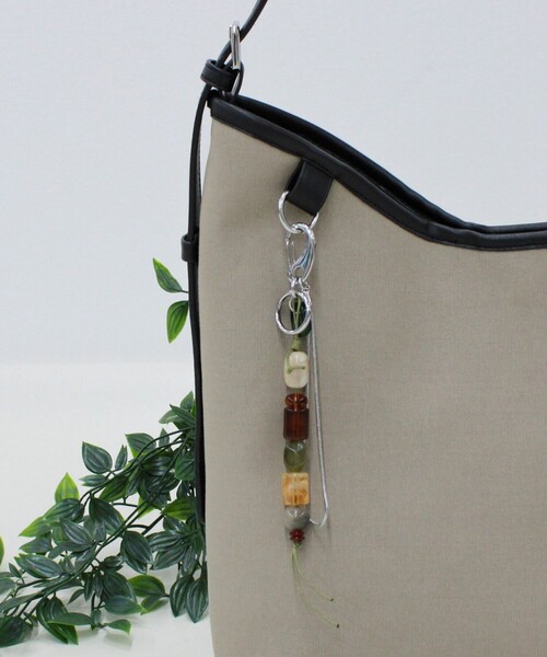 fredy emue（フレディエミュ）の「アソートストーンチャーム（チャーム・レディース・グリーン系その他3/ブラック系その他3・FREE）」の5枚目の写真