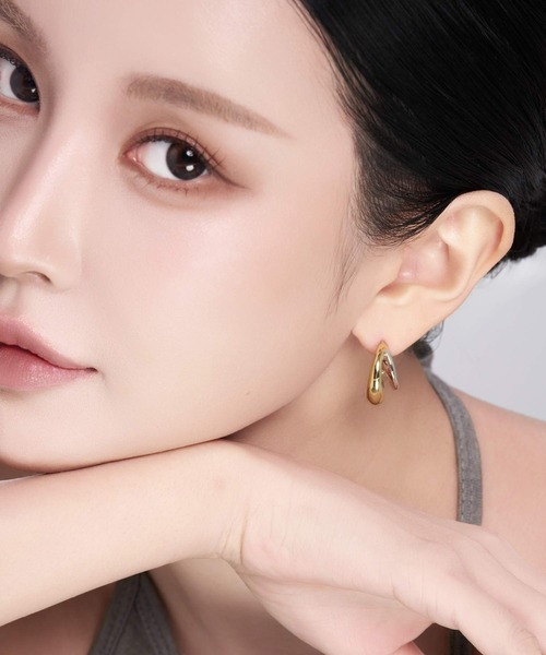 Lyvi(ライビィ)の「バイカラー/ Crescent Curve Piercing Contrast Edition / 金属アレルギー対応(ピアス(両耳用)・レディース・ゴールド系その他・FREE)」の10枚目の写真