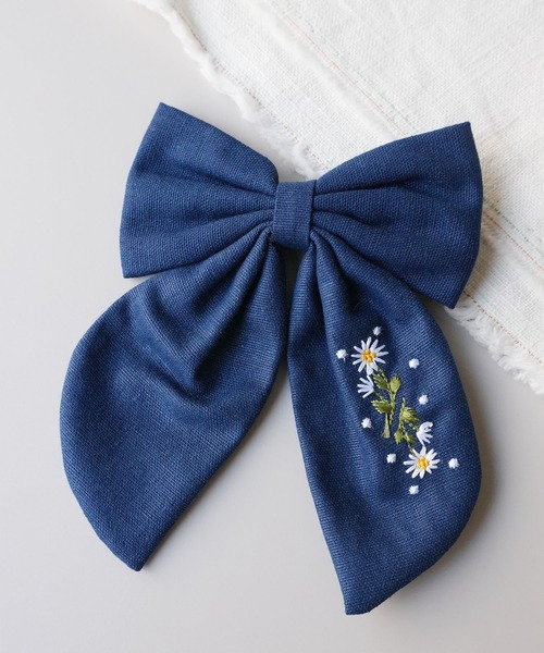 ammy.（エイミードット）の「【 ammy. / エイミードット 】 フラワー 刺繍 ビッグ リボン ヘアピン（ヘアピン・レディース・ブルー系2/ブルー系3/ブルー系1・FREE）」の2枚目の写真