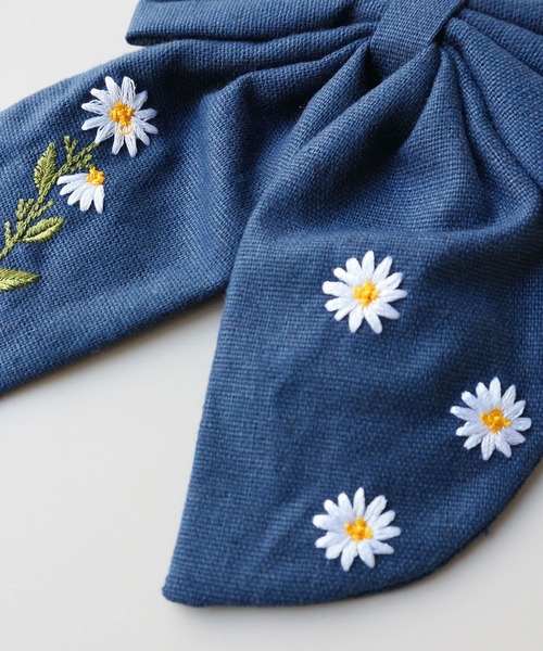 ammy.（エイミードット）の「【 ammy. / エイミードット 】 フラワー 刺繍 ビッグ リボン ヘアピン（ヘアピン・レディース・ブルー系2/ブルー系3/ブルー系1・FREE）」の4枚目の写真