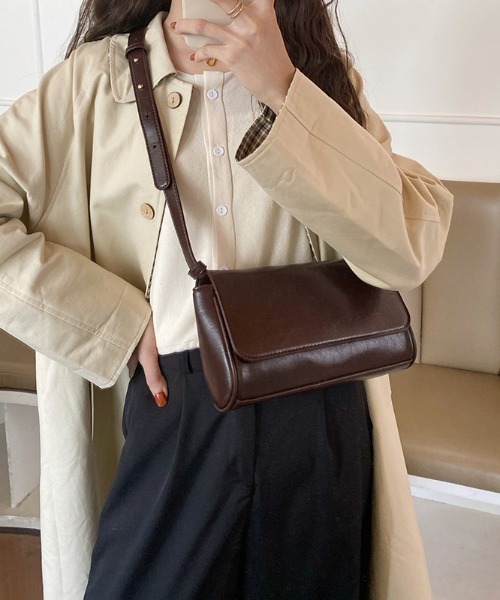 mebole(メボレ)の「Round Square Daily Bag(ショルダーバッグ・レディース・アイボリー/イエロー/ブラック/ブラウン・FREE)」の3枚目の写真