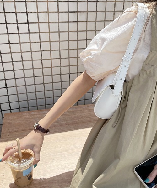 mebole(メボレ)の「Round Square Daily Bag(ショルダーバッグ・レディース・アイボリー/イエロー/ブラック/ブラウン・FREE)」の6枚目の写真