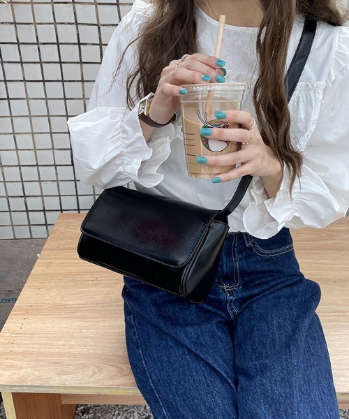 mebole(メボレ)の「Round Square Daily Bag(ショルダーバッグ・レディース・アイボリー/イエロー/ブラック/ブラウン・FREE)」の10枚目の写真