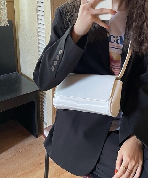 mebole(メボレ)の「Round Square Daily Bag(ショルダーバッグ・レディース・アイボリー/イエロー/ブラック/ブラウン・FREE)」の7枚目の写真