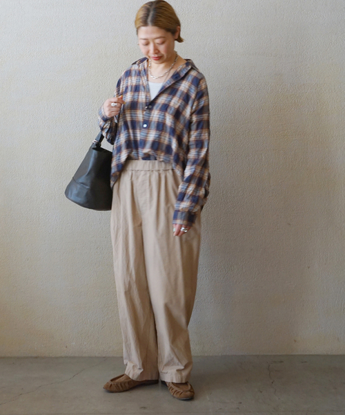 JOURNAL STANDARD LUXE（ジャーナルスタンダード　ラックス）の「シャーリングチェック レギュラーカラーBigシャツ（シャツ/ブラウス・レディース・ネイビー/ブラウン・FREE）」の7枚目の写真