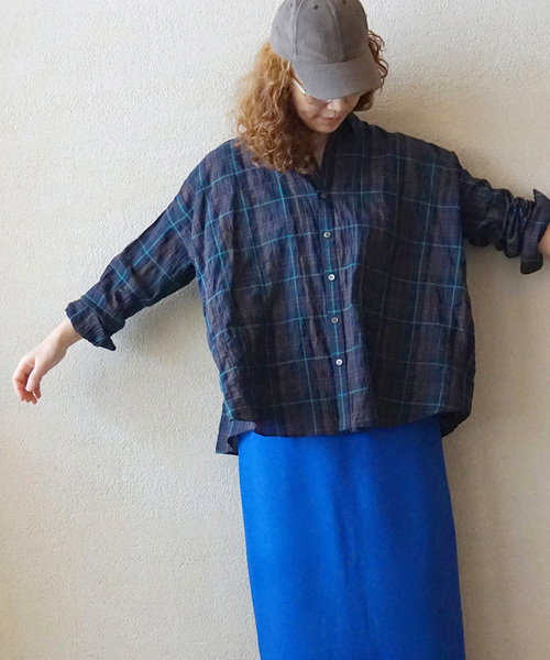 JOURNAL STANDARD LUXE（ジャーナルスタンダード　ラックス）の「シャーリングチェック レギュラーカラーBigシャツ（シャツ/ブラウス・レディース・ネイビー/ブラウン・FREE）」の3枚目の写真