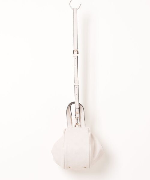 Guess(ゲス)の「【GUESS】ゲス ANISE TOP HANDLE POUCH ショルダーバッグ(ショルダーバッグ・レディース・ブラック/カーキ/ホワイト/ブラウン・FREE)」の8枚目の写真