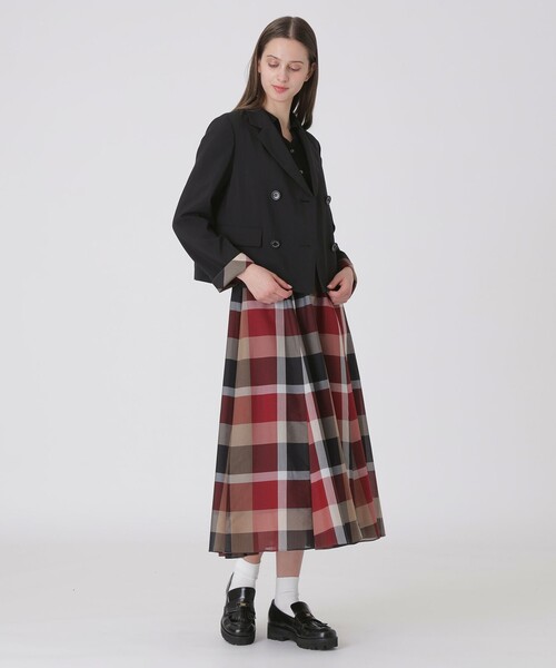 BLUE LABEL CRESTBRIDGE(ブルーレーベルクレストブリッジ)の「【接触冷感】【吸水速乾】【防シワ】ショートジャケット(テーラードジャケット・レディース・ブラック/オフホワイト・36/38)」の10枚目の写真