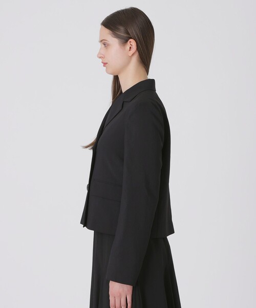 BLUE LABEL CRESTBRIDGE(ブルーレーベルクレストブリッジ)の「【接触冷感】【吸水速乾】【防シワ】ショートジャケット(テーラードジャケット・レディース・ブラック/オフホワイト・36/38)」の12枚目の写真
