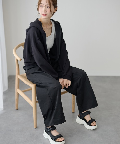 DAYRA(デイラ)の「ソリッドカラー ハイウエスト ワイド ギャザー パンツ(その他パンツ・レディース・ブラック/ネイビー/グレイッシュベージュ・XL/M)」の7枚目の写真