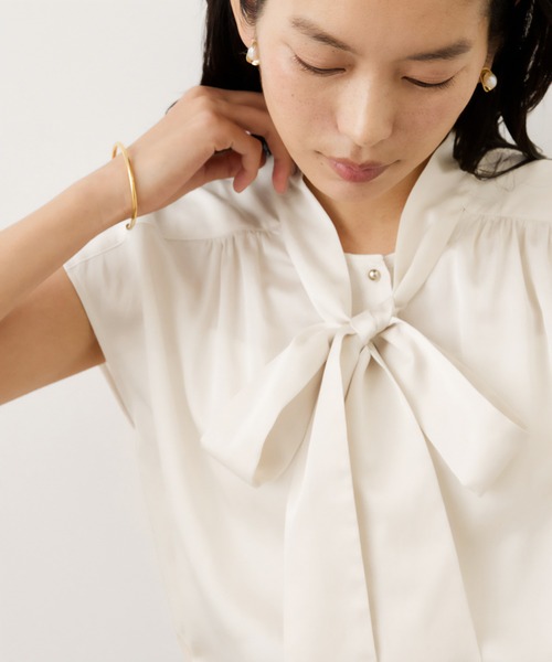 ROPE'（ロペ）の「サテンシルケットボウタイブラウス/イージーケア（シャツ/ブラウス・レディース・ブラック/ベージュ/ターコイズブルー・38）」の6枚目の写真