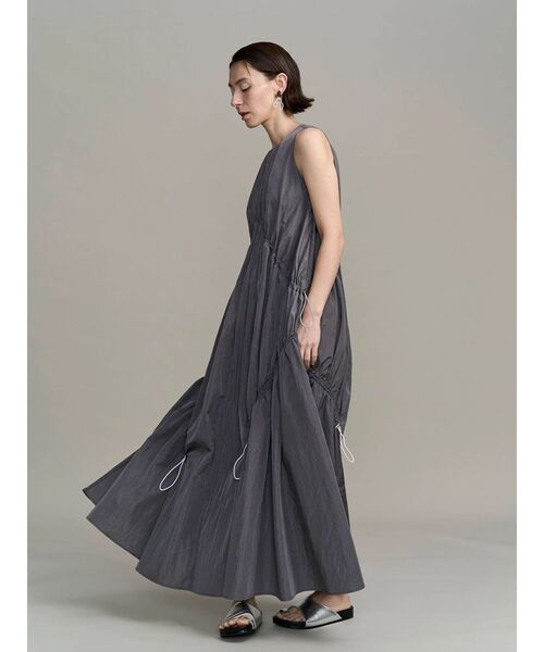 UN3D.(アンスリード)の「DRAWSTRING A-LINE OP(ワンピース・レディース・ブラック/ターコイズブルー/グレー・38/36)」の6枚目の写真